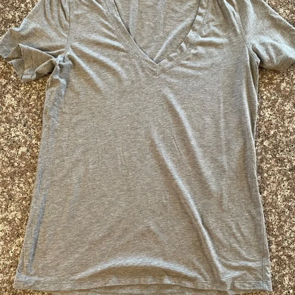 Lululemon Love Tee V-Neck size 12 Heathered Core Light Gray - Picture 1 of 5